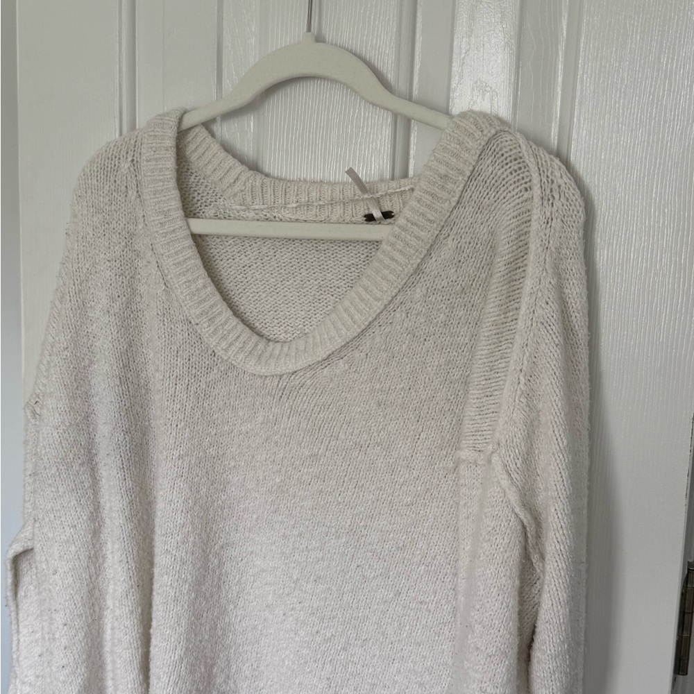 Free People Cream V-Neck Sweater ***small hole in armpit area in last pic****